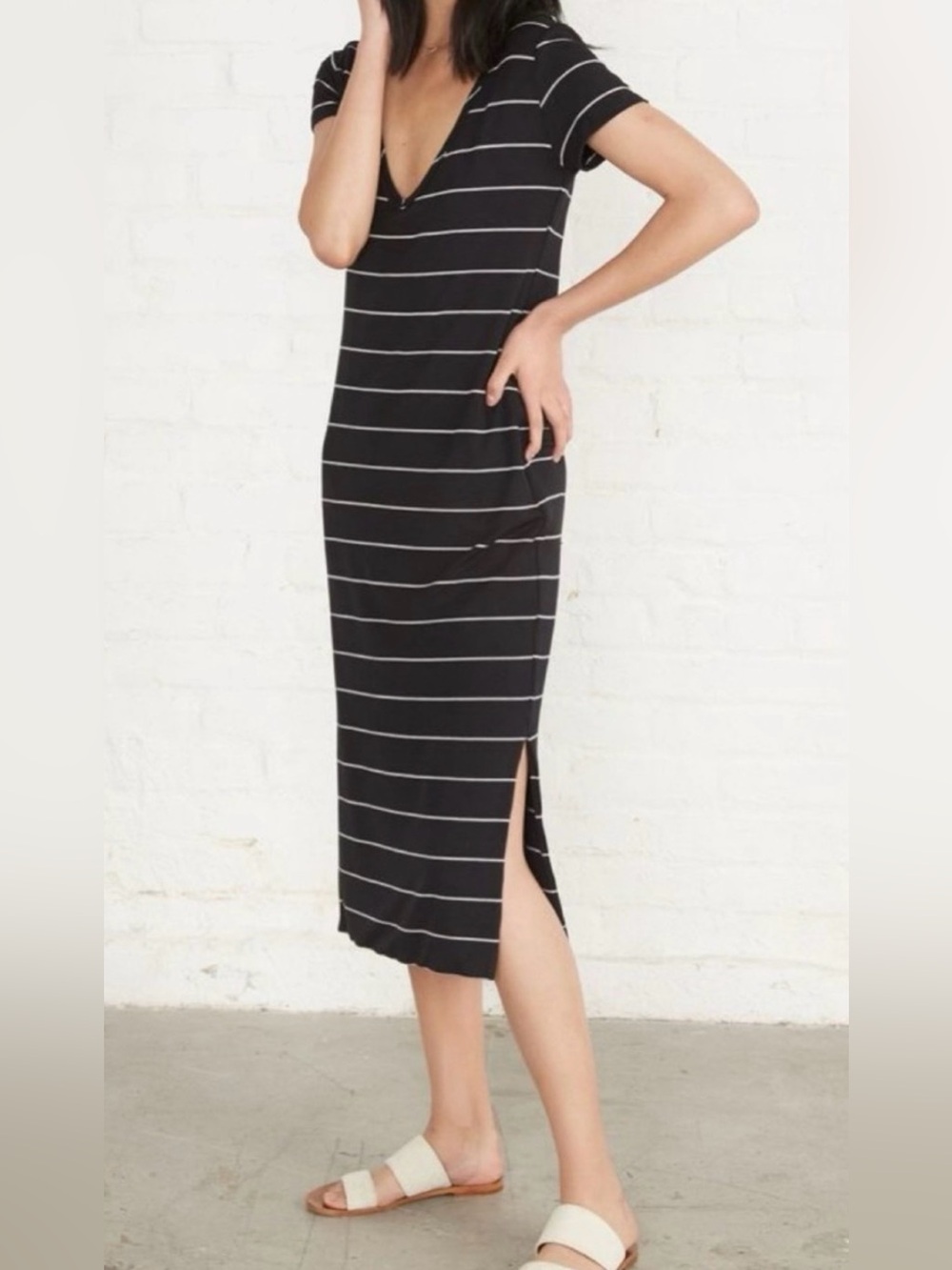 Amour Vert black v-neck short sleeve midi dress. Size L. Like new. Soft. $40
